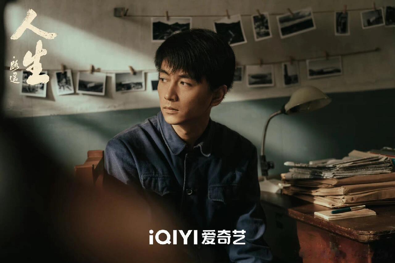 陈晓才是剧抛脸天花板吧从古装男神到颠覆形象的糙汉型男，他不断打破外界定义。《那年