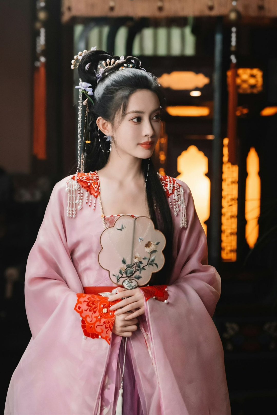 孟子义百花杀妆造妆造完美区分双重人设，战损、戎装、素雅纱裙每套氛围感拉满，太喜欢