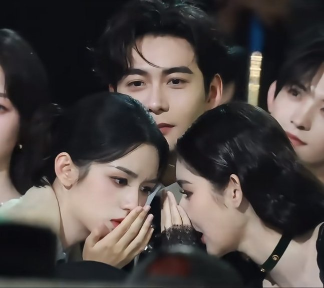 陈星旭在《突然的喜欢》里又当“桌子”了？ 