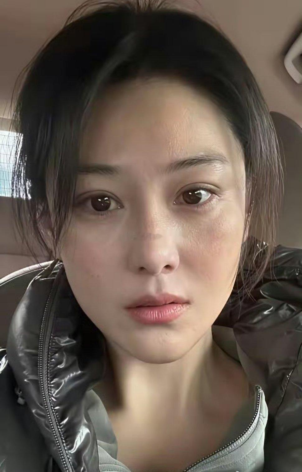 张馨予如果没有结婚，现在肯定是超一线女明星了，不化妆都这么美，何捷把她养的很好。