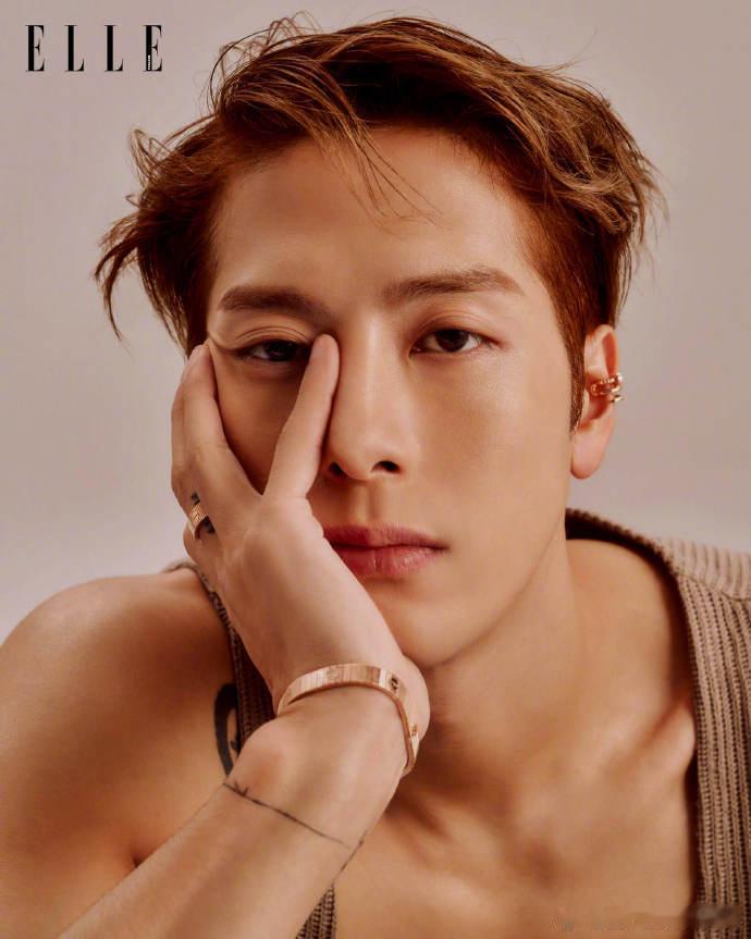 1. 梁朝伟偶尔也会去电影院看电影，为了避免被人近距离围观骚扰，会直接买上一排的