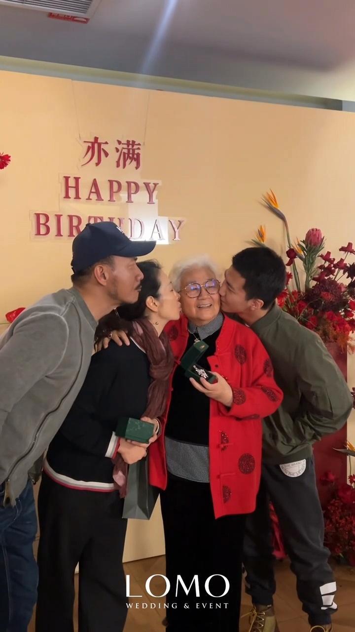 胡军为85岁母亲庆生  胡军为母亲庆85岁生日 祖孙三代同框好有爱 