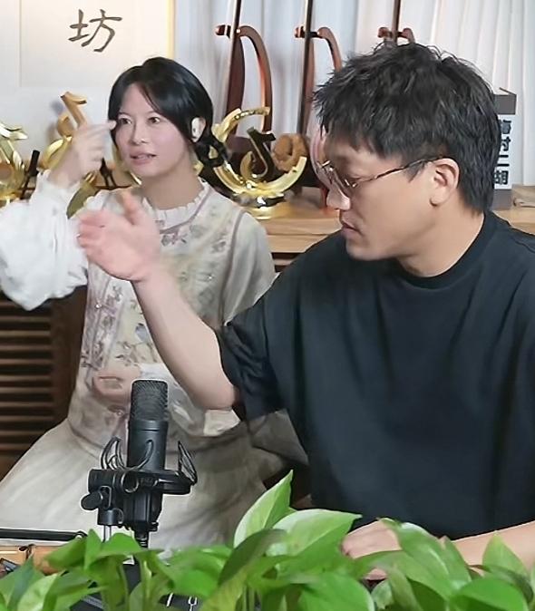 二饼坦言戒烟导致情绪不稳，这究竟是借口，还是彼此的台阶？
 
看过那场冲突之后，