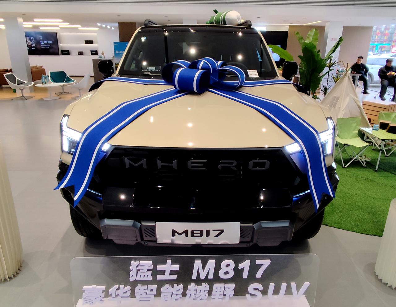 豪华智能越野SUV《猛士M817》
   猛士M817是东风猛士与华为乾崑联合打