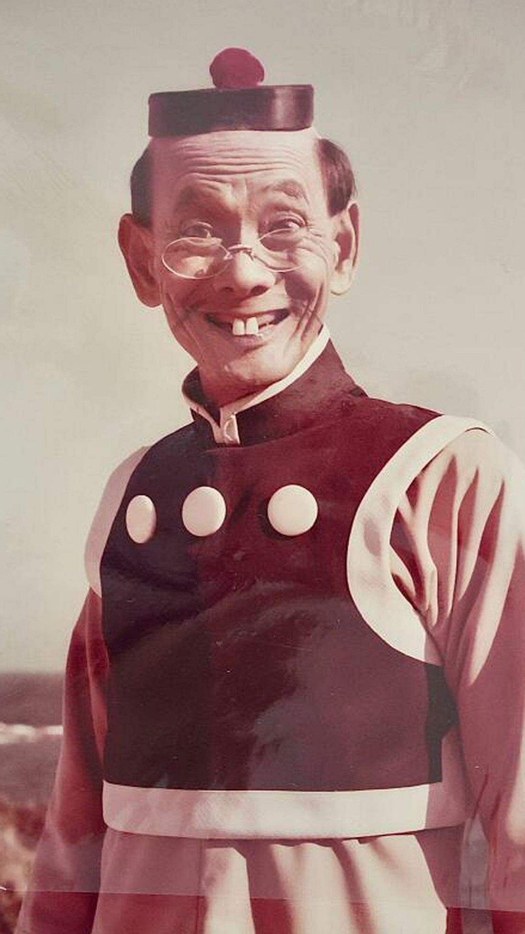 王沙1924-1998，别名王锦清老夫子，新加坡华人，当年老夫子的扮演者～我觉得