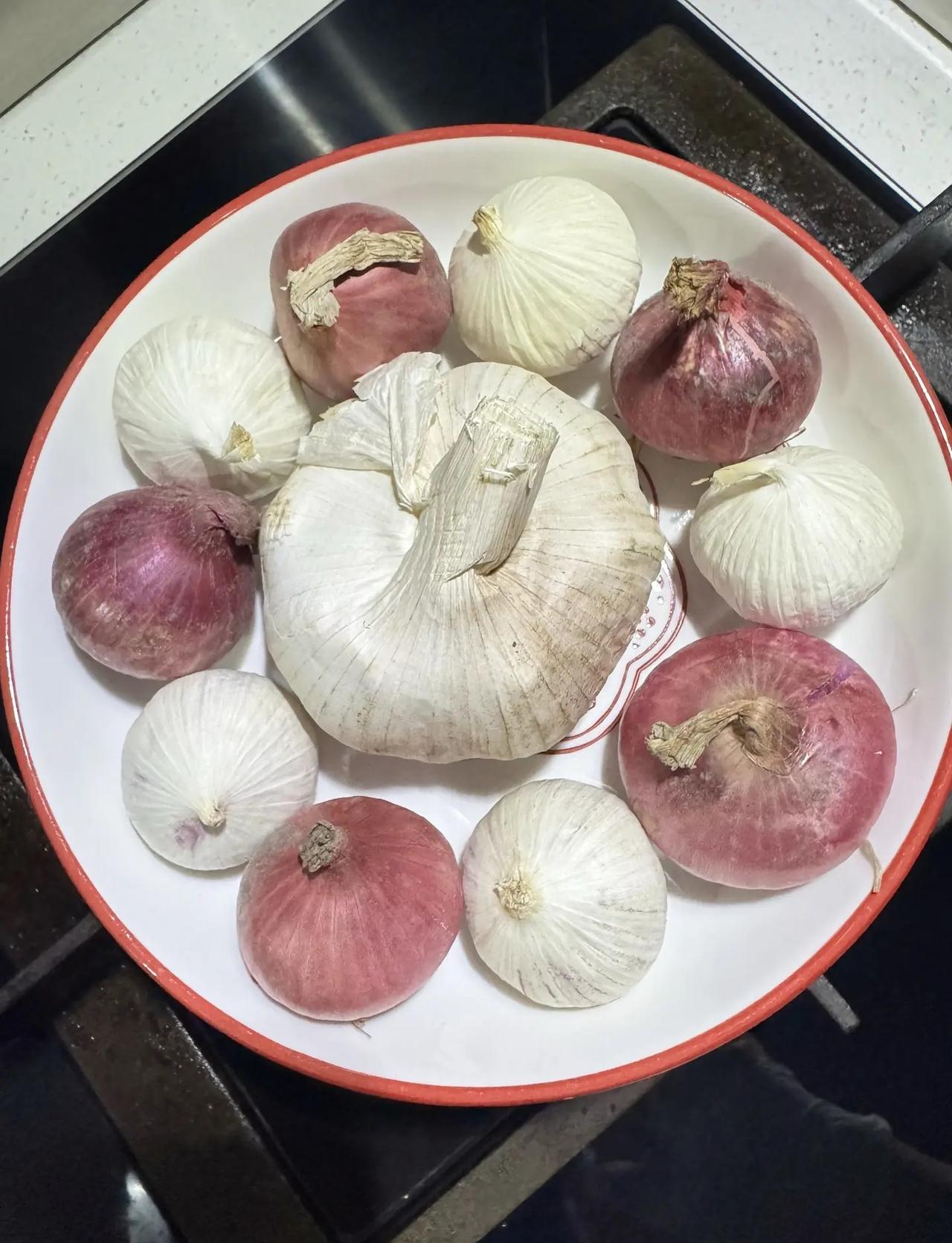 00后吴宜泽绝杀墨菲。00后吴宜泽18-17绝杀墨菲，成为史上第一位00后世锦赛