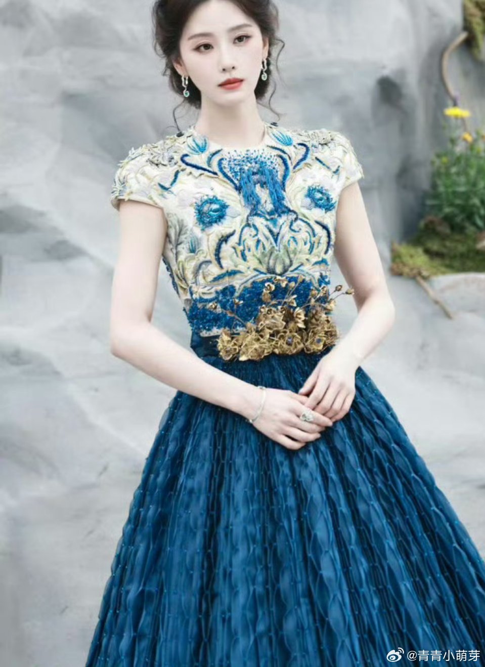 刘诗诗又在撩妹刘诗诗这气质拿捏得死死的，温柔与苏感并存。不经意间就把人狠狠撩到，