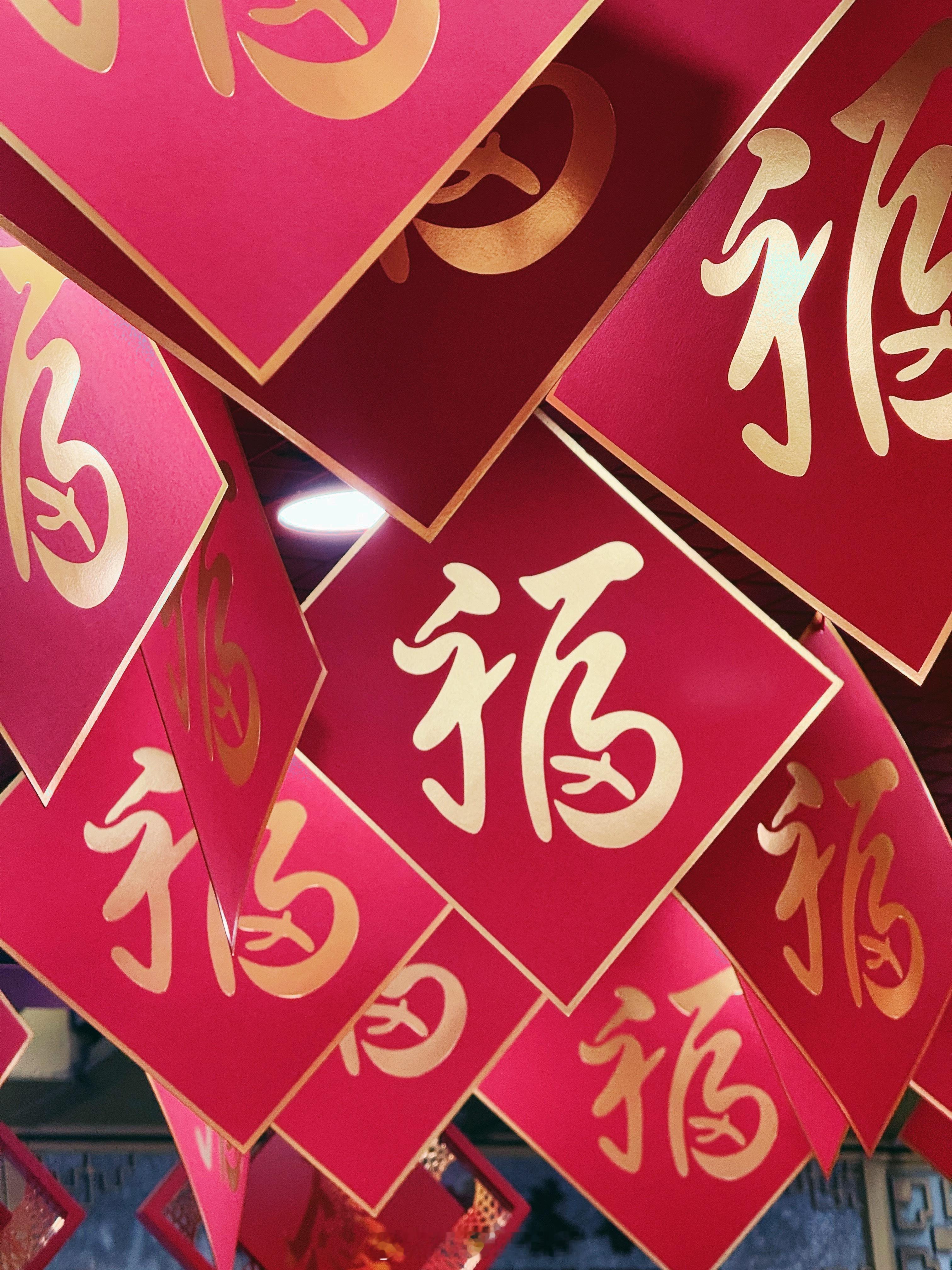 南北方的年味是一种团圆味 南北方过年的习俗各具特色。北方年夜饭主打饺子，象征更岁