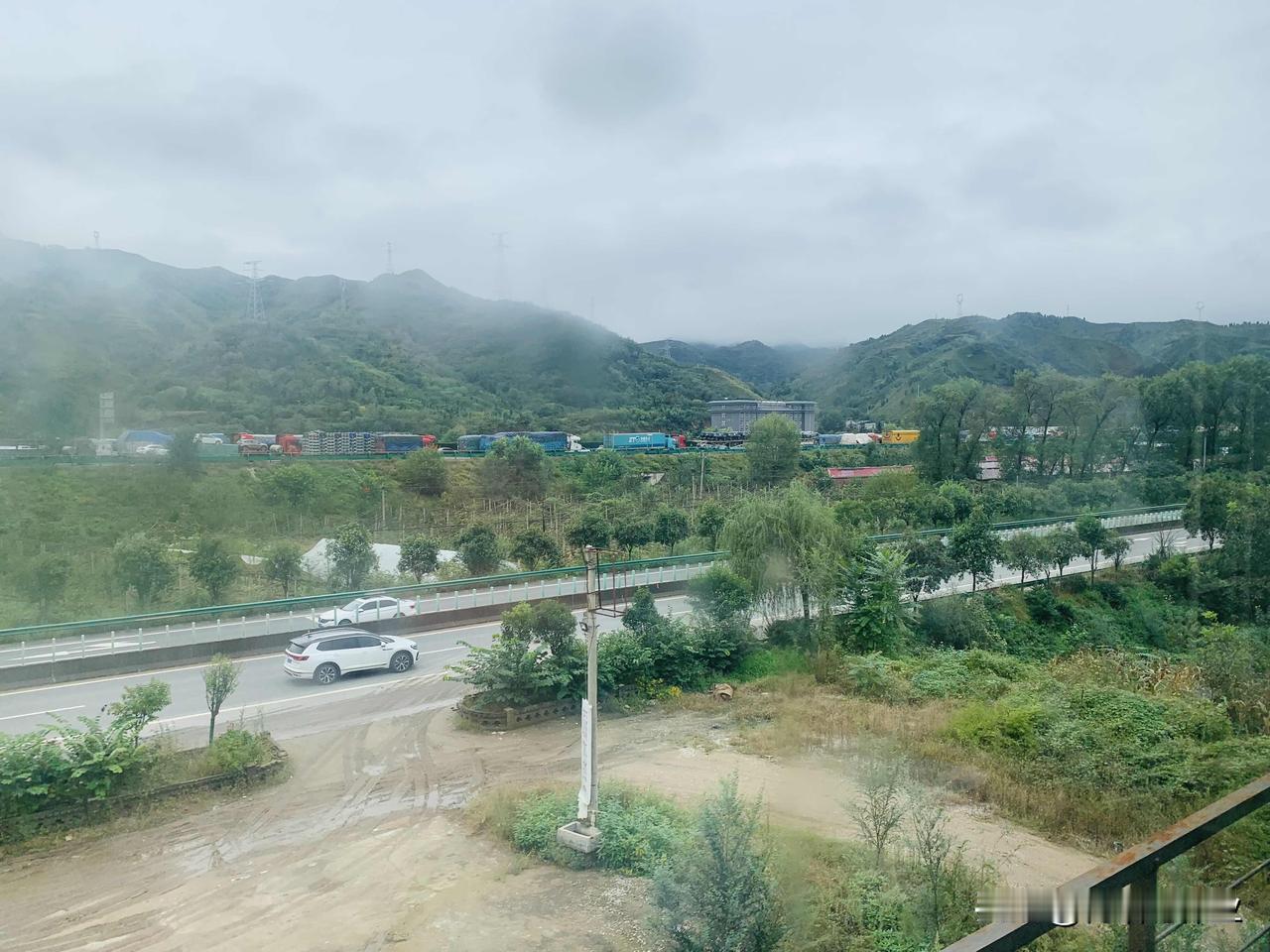 又到了返程高峰，已经堵起了，确定性时延和不确定性时延对比太明显了。。[笑哭]