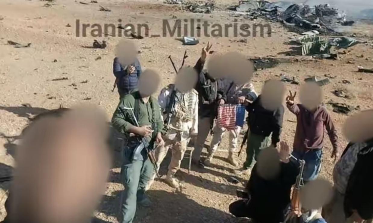 美军被救回的第二名机组成员至今未露面，让人匪夷所思。
         美国大张