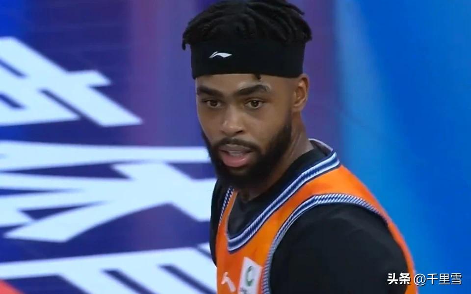 CBA揭幕战，上海队102:68大胜深圳队！
本场比赛的看点应该是前NBA榜眼拉