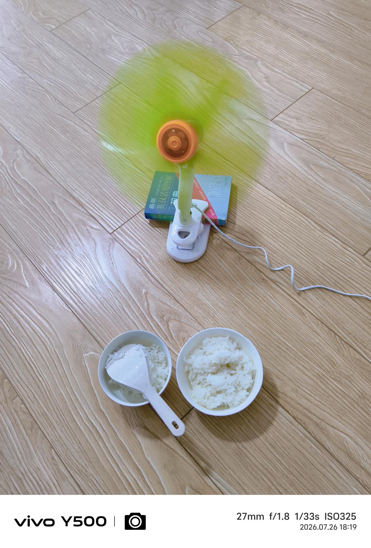 夏天热饭速凉法
      二伏高温湿热，刚出锅的米饭盛到碗里要晾很长时间才能吃