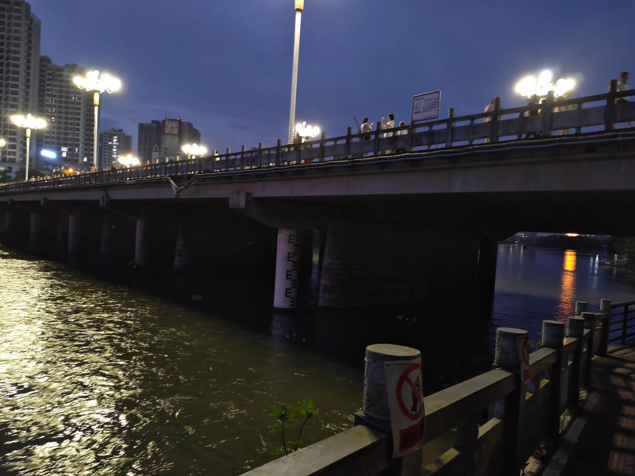 灵川甘棠大桥今日封闭重建！两代桥梁，藏着几代灵川人的回忆
 
眼前这座横跨甘棠江