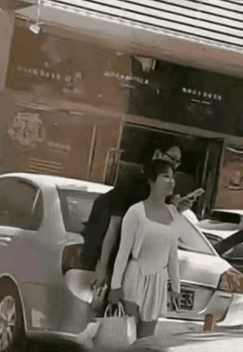 这女的是多动症犯了吗？