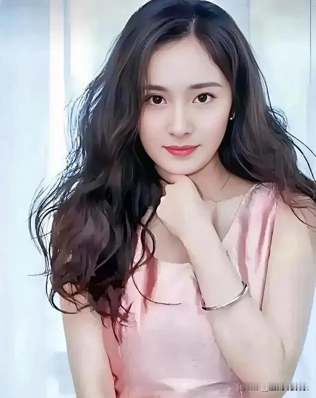 杨幂，一个在娱乐圈中独树一帜的存在，被誉为“人间清醒”，她如何在众多争议中保持通