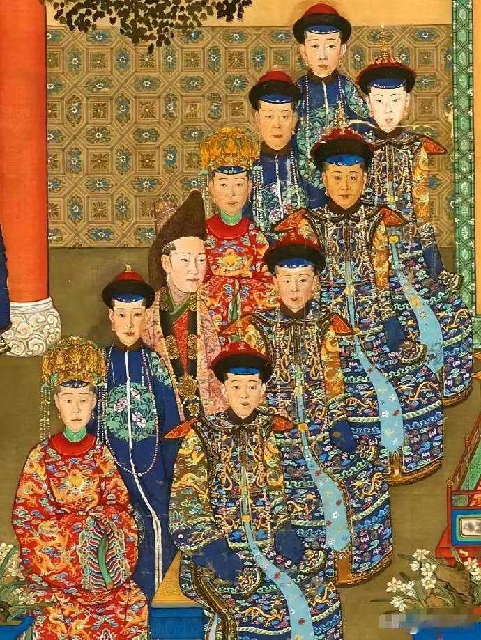 据说这是乾隆妈妈过80大寿时，他的媳妇们集齐为婆婆祝寿的场景。哪个是令妃呢？  