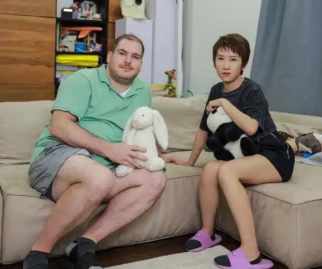 李雪琴一句“谁管钱、谁挣得多谁说了算”，戳破了多少家庭的隐形矛盾？
脱口秀女王张