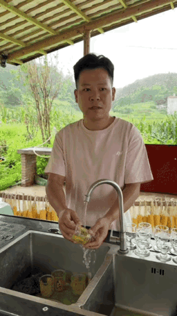 爸爸：完辣，看来以后这家业，我这个儿子还是有点儿吃力的。
