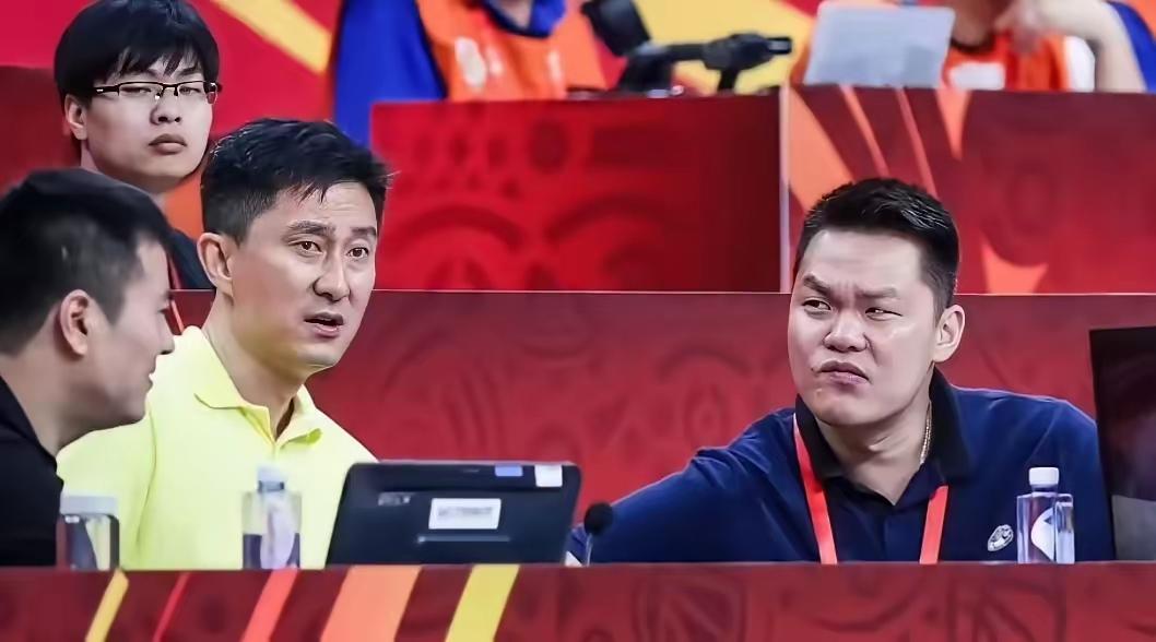广东宏远功勋高管突遭离职
爆料一出直接引爆篮球圈舆论
网传朱芳雨并非主动辞职，而