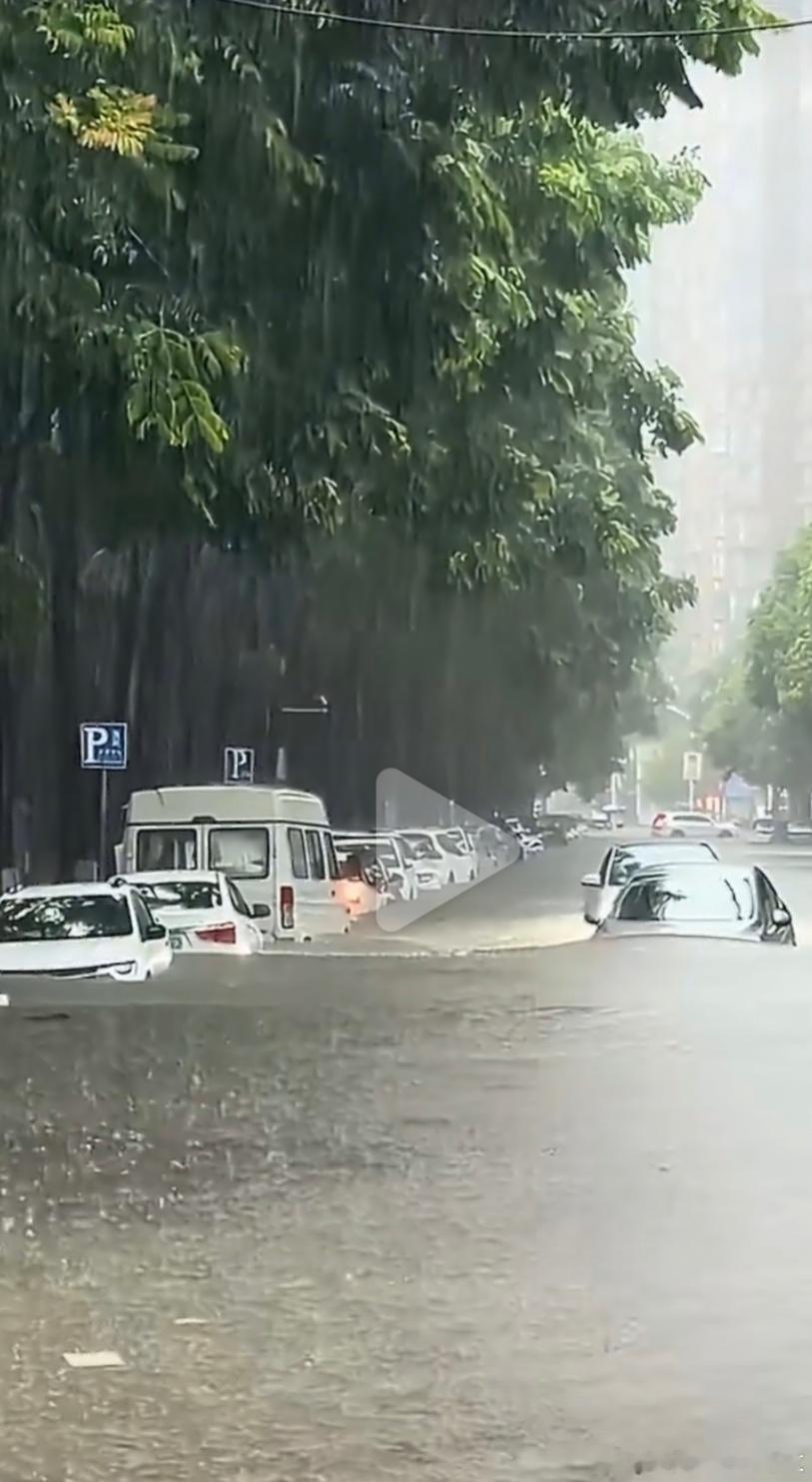 台风巴威登陆时间或提前广州这次在外围，下沉气流大，真的完全感受到了今天大太阳要把