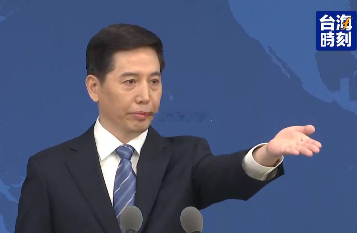 国台办新任发言人亮相   发言人陈斌华，给大家介绍新任发言人彭庆恩[握手][赞]