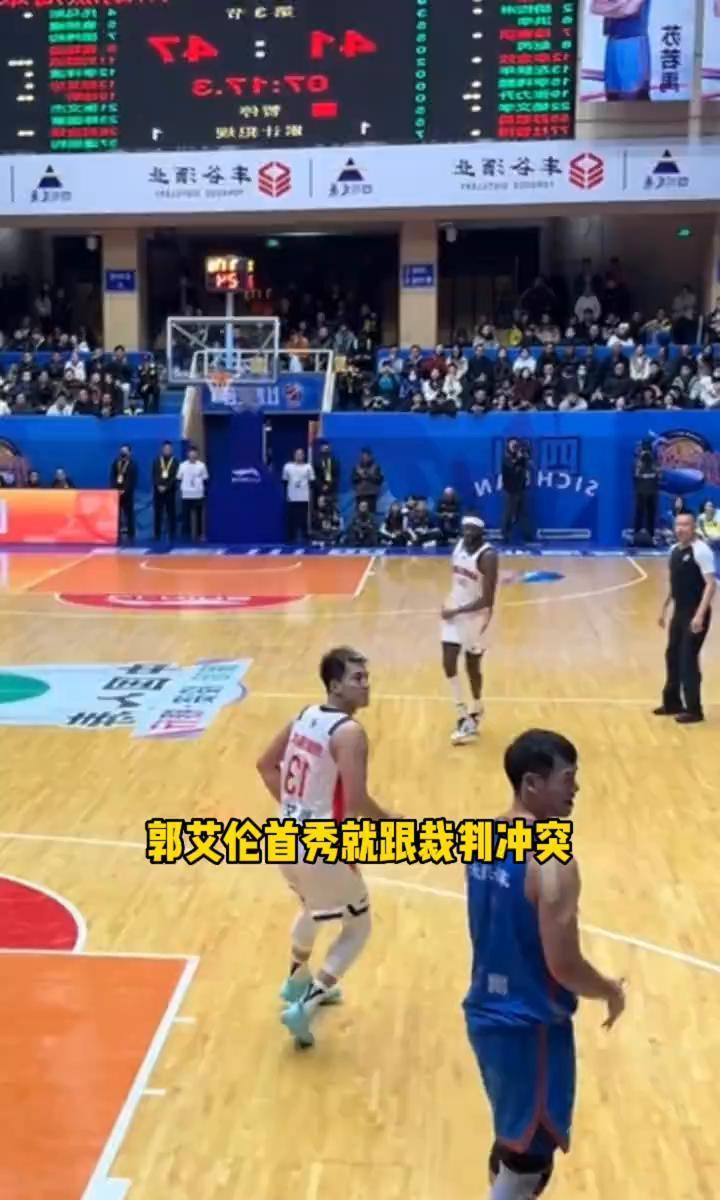 这次怒吼，可能值10万。
郭艾伦冲裁判咆哮的那一刻，他买的不是技犯，是最高5万的