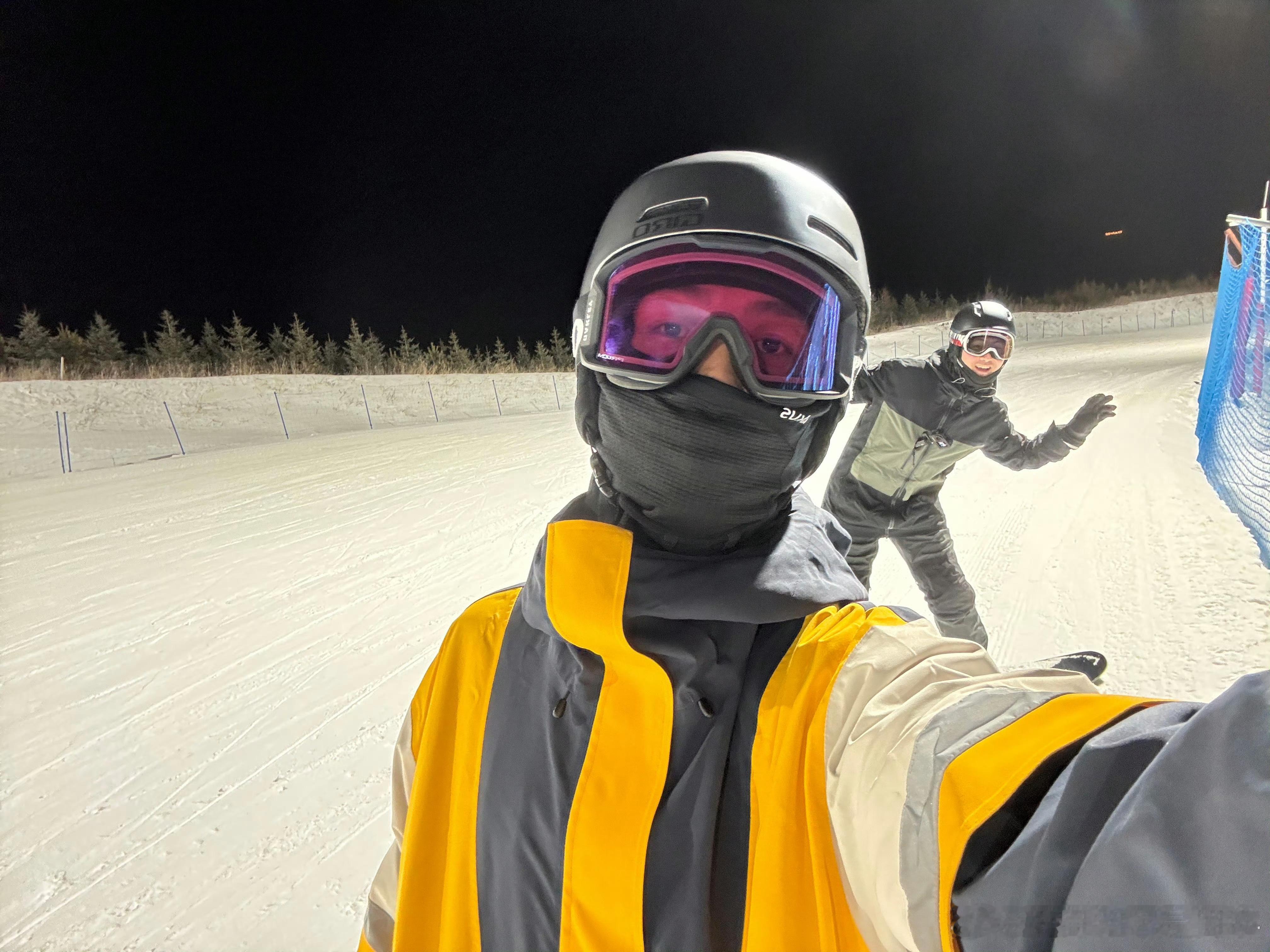 我好像发现一件事：运动可以保持精力，甚至让精力更足上周末周六滑雪、周日吃羊杂反正