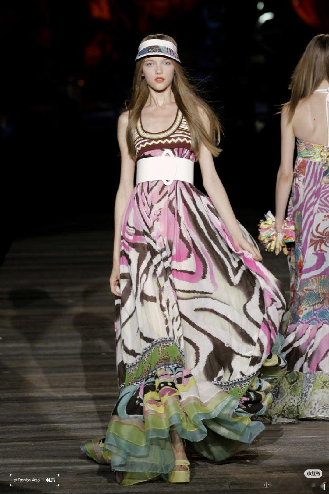 Just Cavalli 2006春夏 千金芭比衣橱，又青春又时尚，还特别利落，