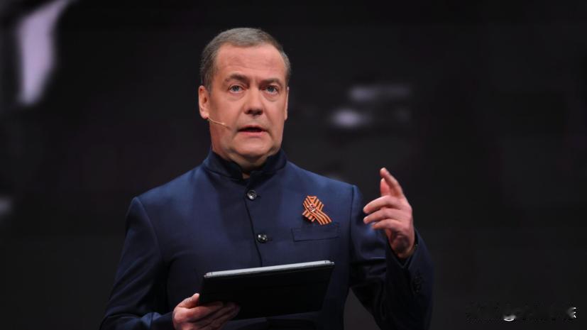 【美袭伊朗核设施后，梅德韦杰夫：效果存疑，且多国准备好提供核弹头】
      