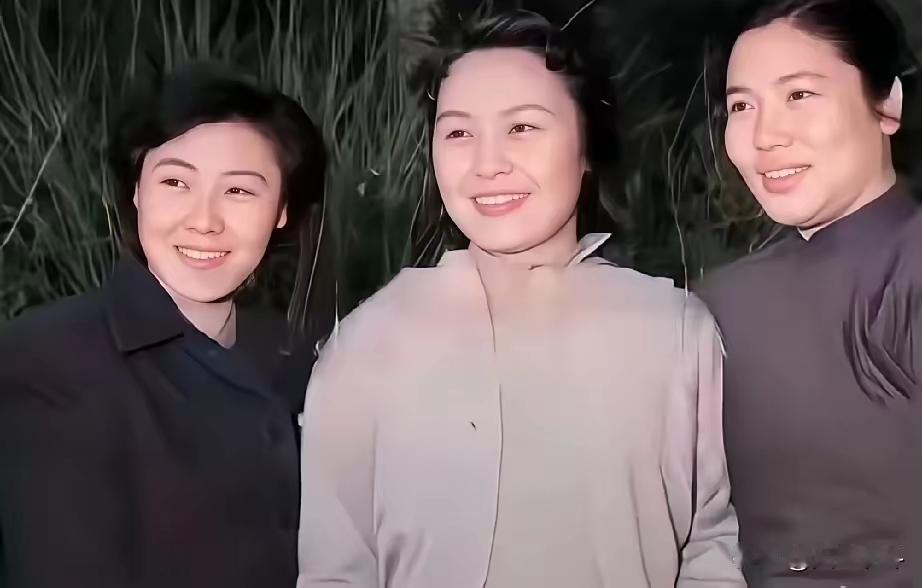 王铎：白杨、常香玉和郭兰英
这一张，白杨最美！
她们三个人，性格一样。