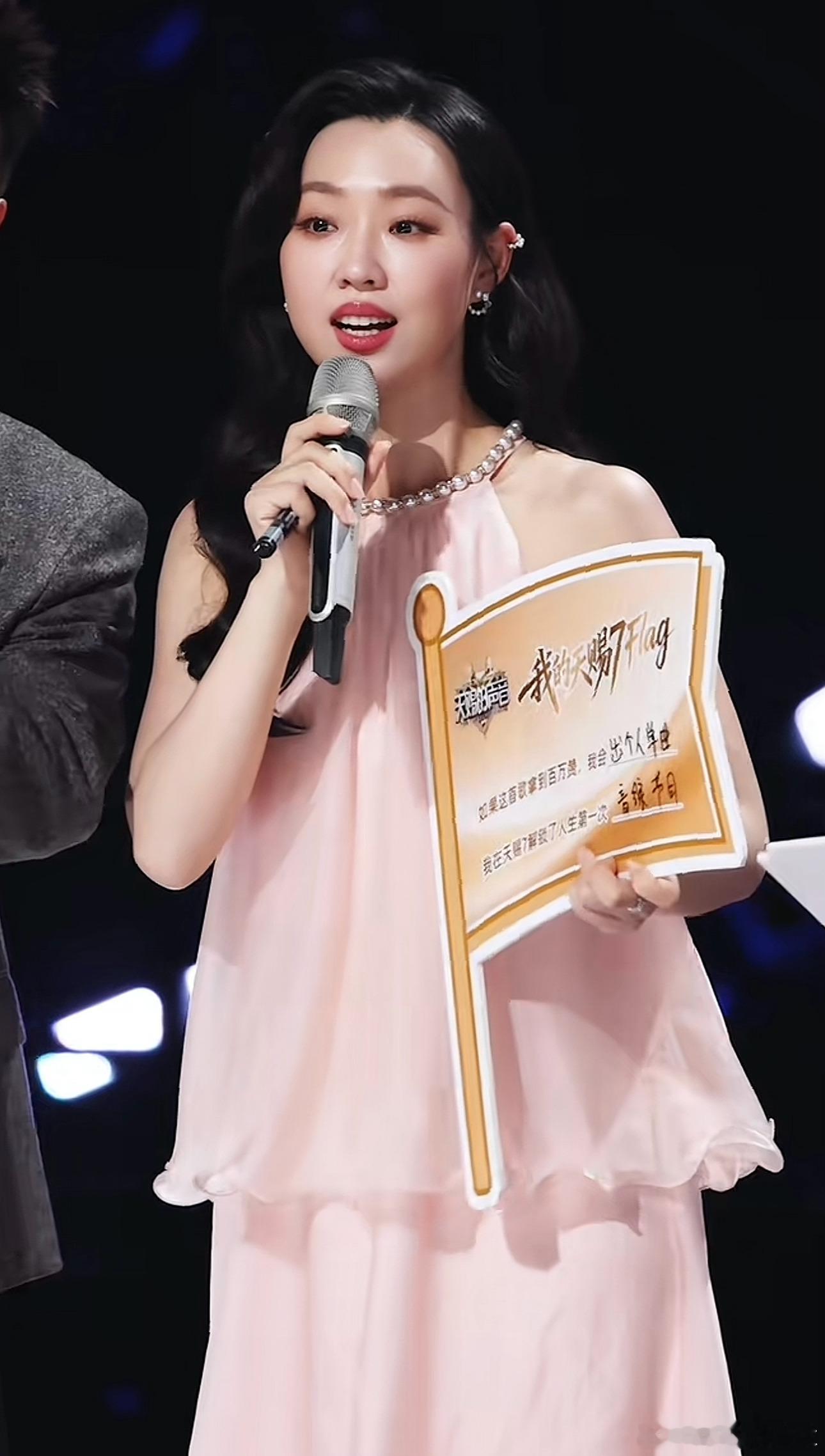 管乐音综首秀从管乐的谈吐就能看出她是会活跃气氛的女孩子毕竟这样的女孩子很会察言观