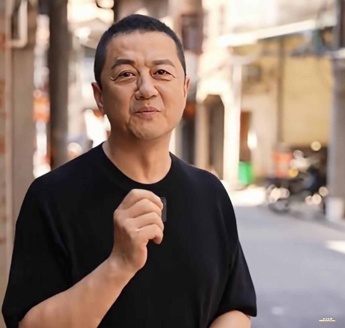 看了李亚鹏的脸、眼、手臂，就要提醒他，预防脑梗、脑溢血势在必行！
卖什么枸杞益肾
