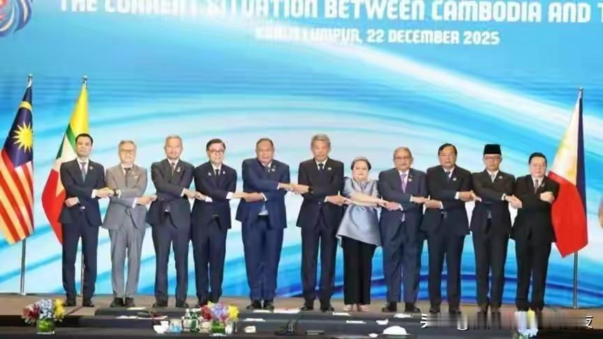 这次特朗普只能靠边站，泰柬重启谈判，不约而同对中方喊出2个字