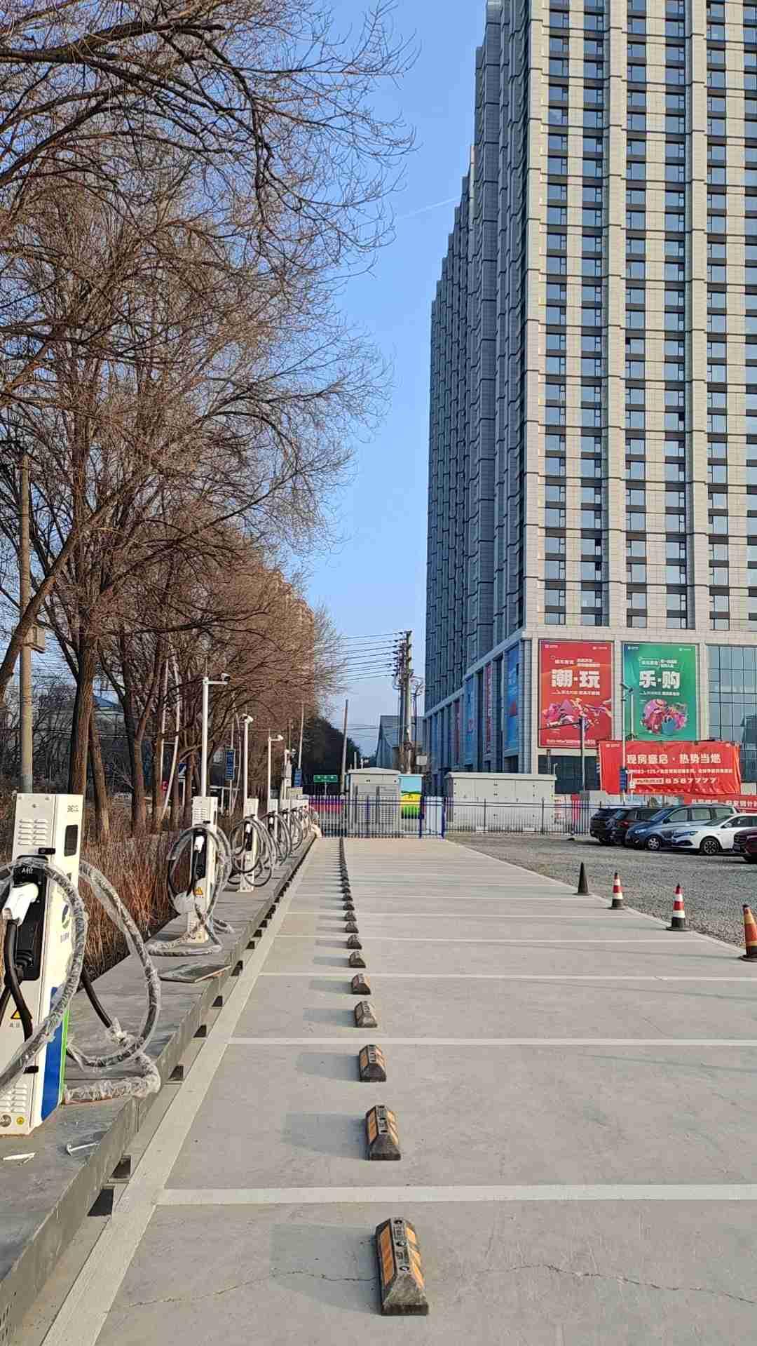 我的今日状态：😁轻松愉快
我这里的天气：☀️晴天
提起天空这件事情，我认为总体