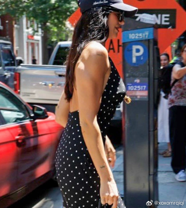 OMG‼️啪姐Dua Lipa 的肌肉大手臂在外网引发热议 