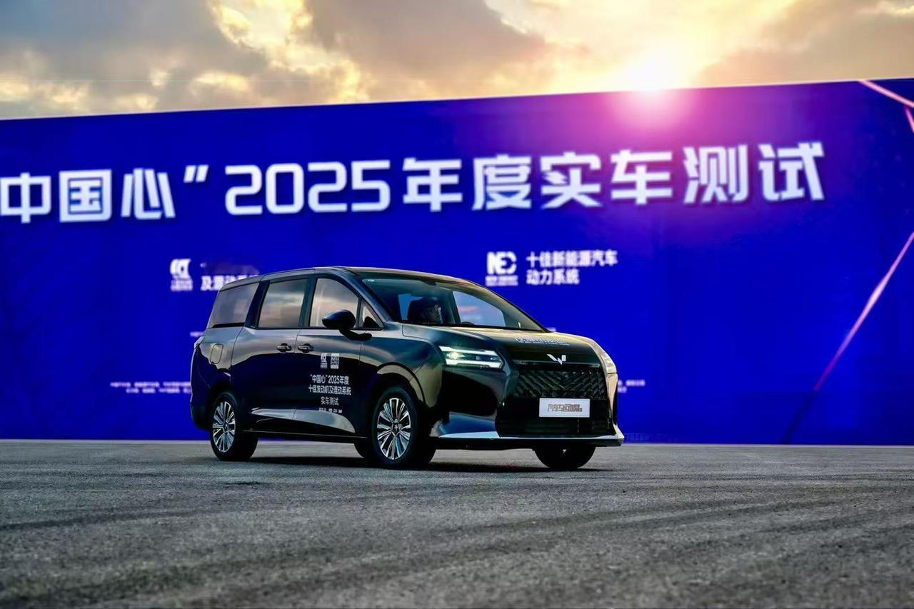 星光730灵犀动力
刚斩获十佳中国心
还有中汽中心高品质混动认证奖项
5.3L/