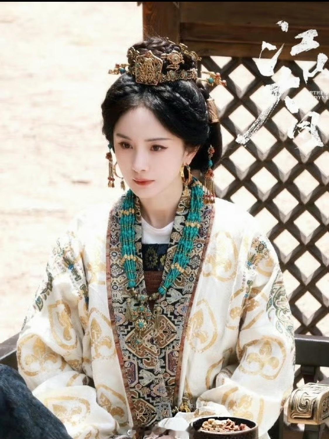 杨幂《江山大同》新造型路透🈶好美，气场好强大