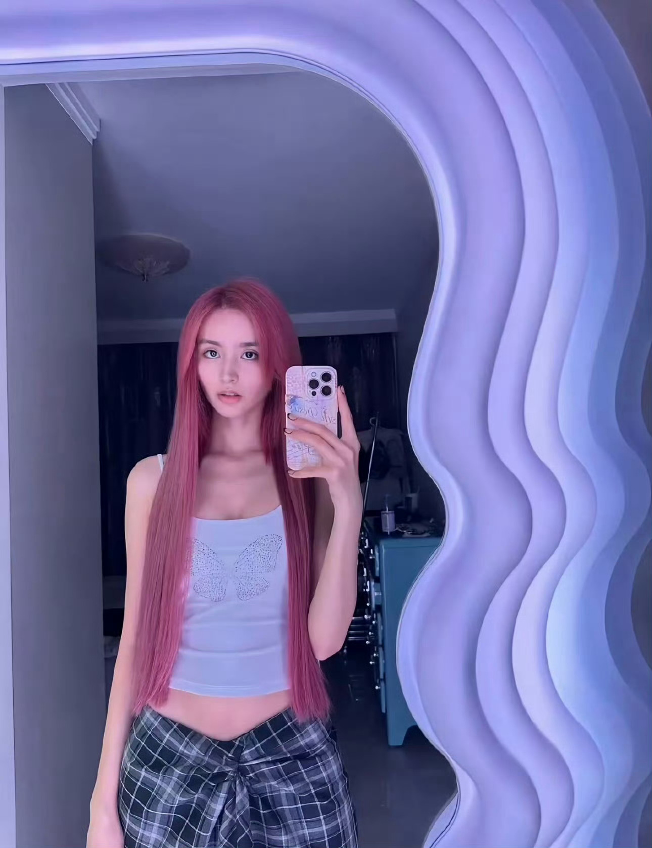 金子涵称有人操控她，各个时期的金子涵，我就想知道她经历了什么，好好的一个女孩子，