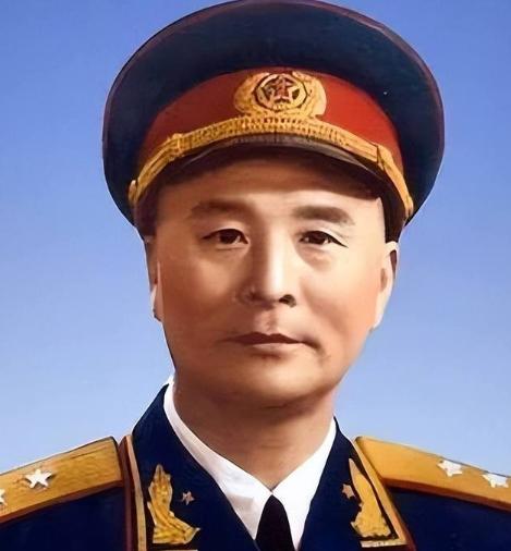 1936年，一位老大娘上山采野果。突然发现一大群苍蝇，在草丛上“嗡嗡嗡”盘旋，她