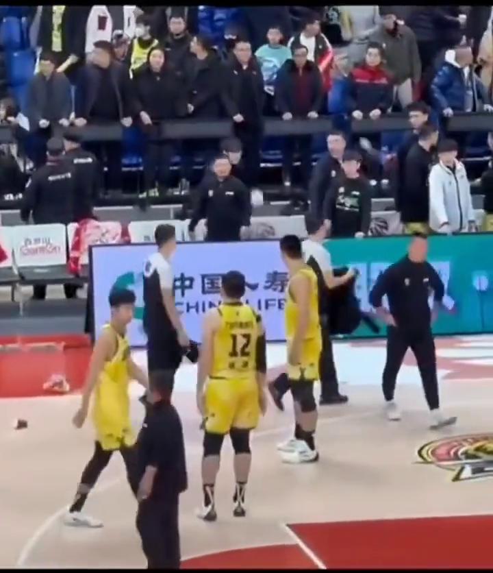 希望大家保持一下自己情绪的冷静，大家的心情我们都可以理解。