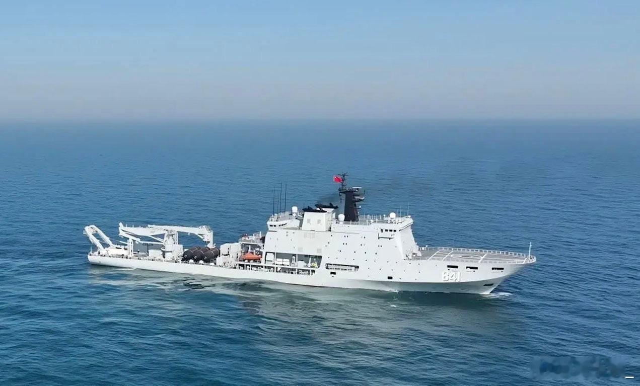 841西湖号，原来叫“核潜艇综合救援船” ，2025年1月入列。 