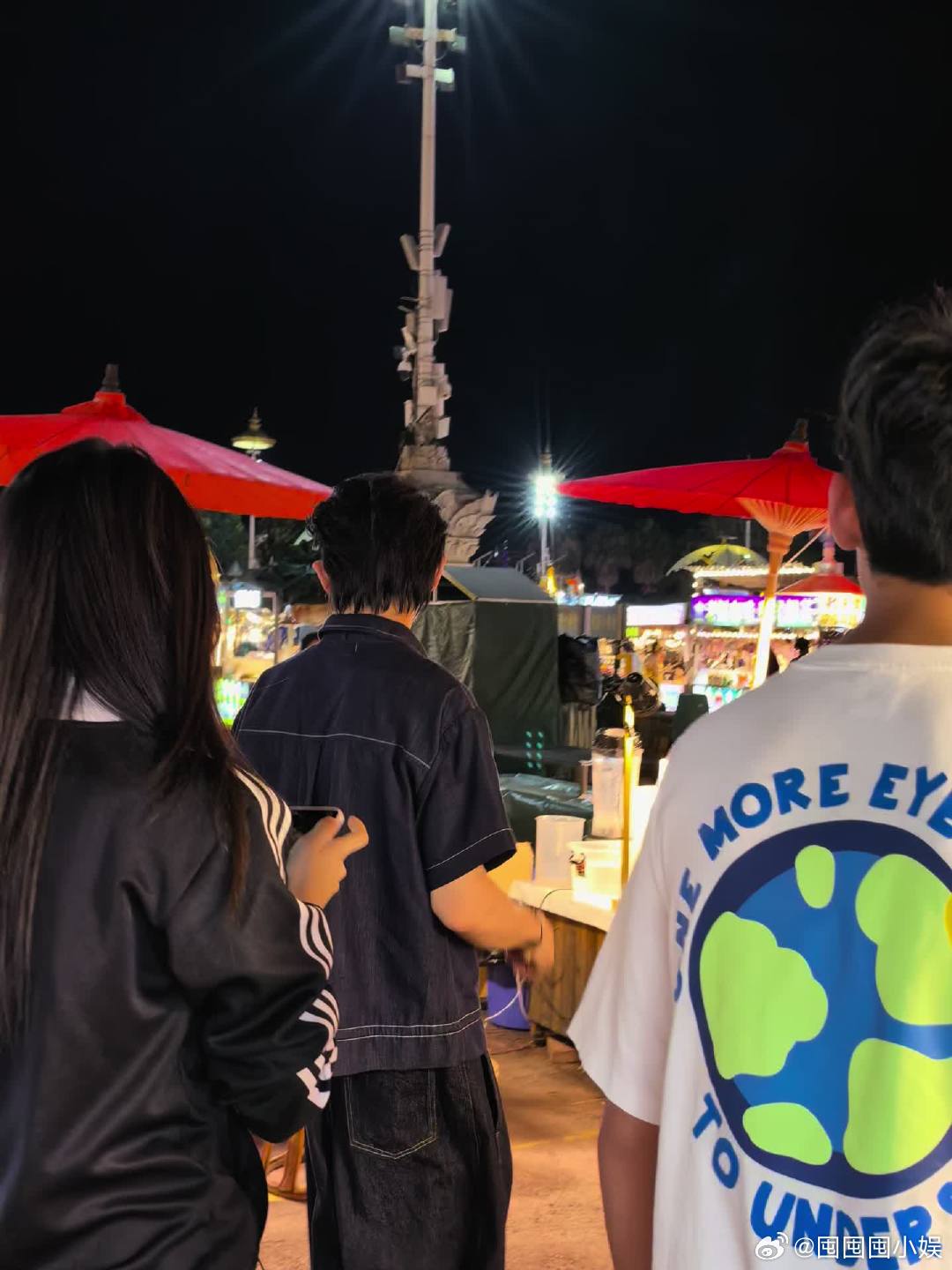 西双版纳偶遇向佐郭碧婷网友西双版纳偶遇向佐郭碧婷 西双版纳偶遇向佐郭碧婷，向佐主