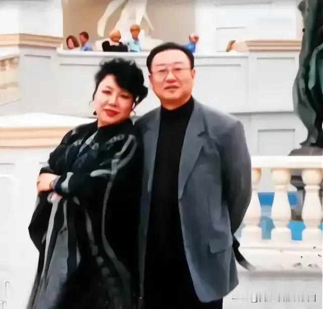 蒋大为是草根出身的歌唱家

歌唱家蒋大为仅仅是高中学历，没进过音乐学院的门，没接