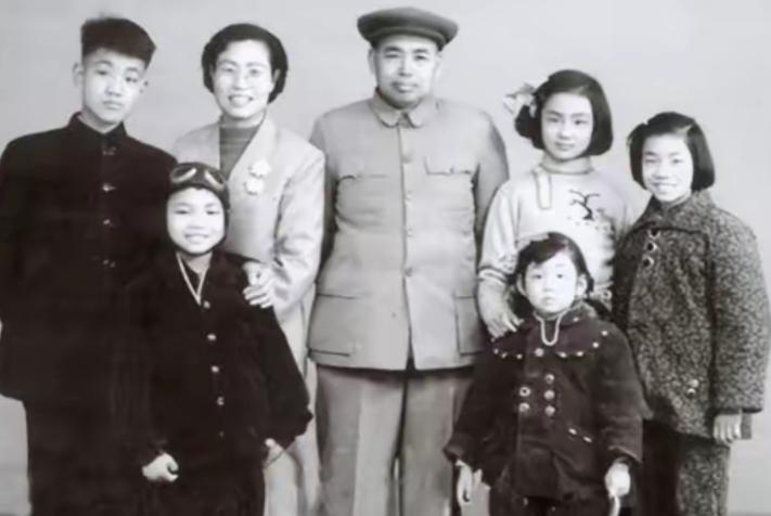 1985年，许世友刚刚下葬，61岁的妻子田普，转身就要前往北京，儿子许援朝居住在