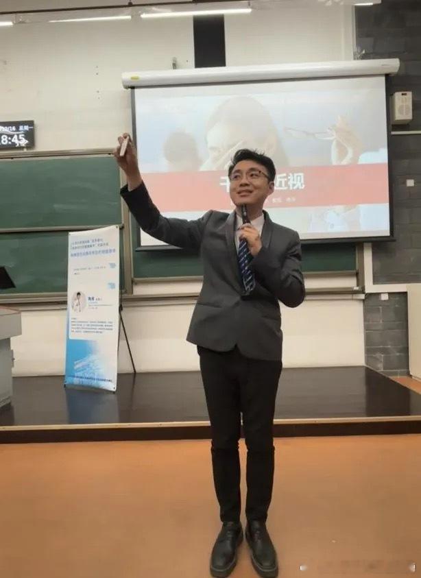 这周又进校园和大学生们交流了。 受北京大学通选课“医学通识：信息时代的健康素养”