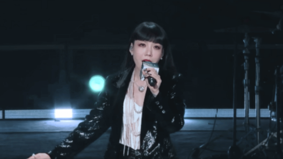 吴莫愁live包稳的“我用所有报答爱，你却不回来。”吴莫愁这段现场太有那味儿了！