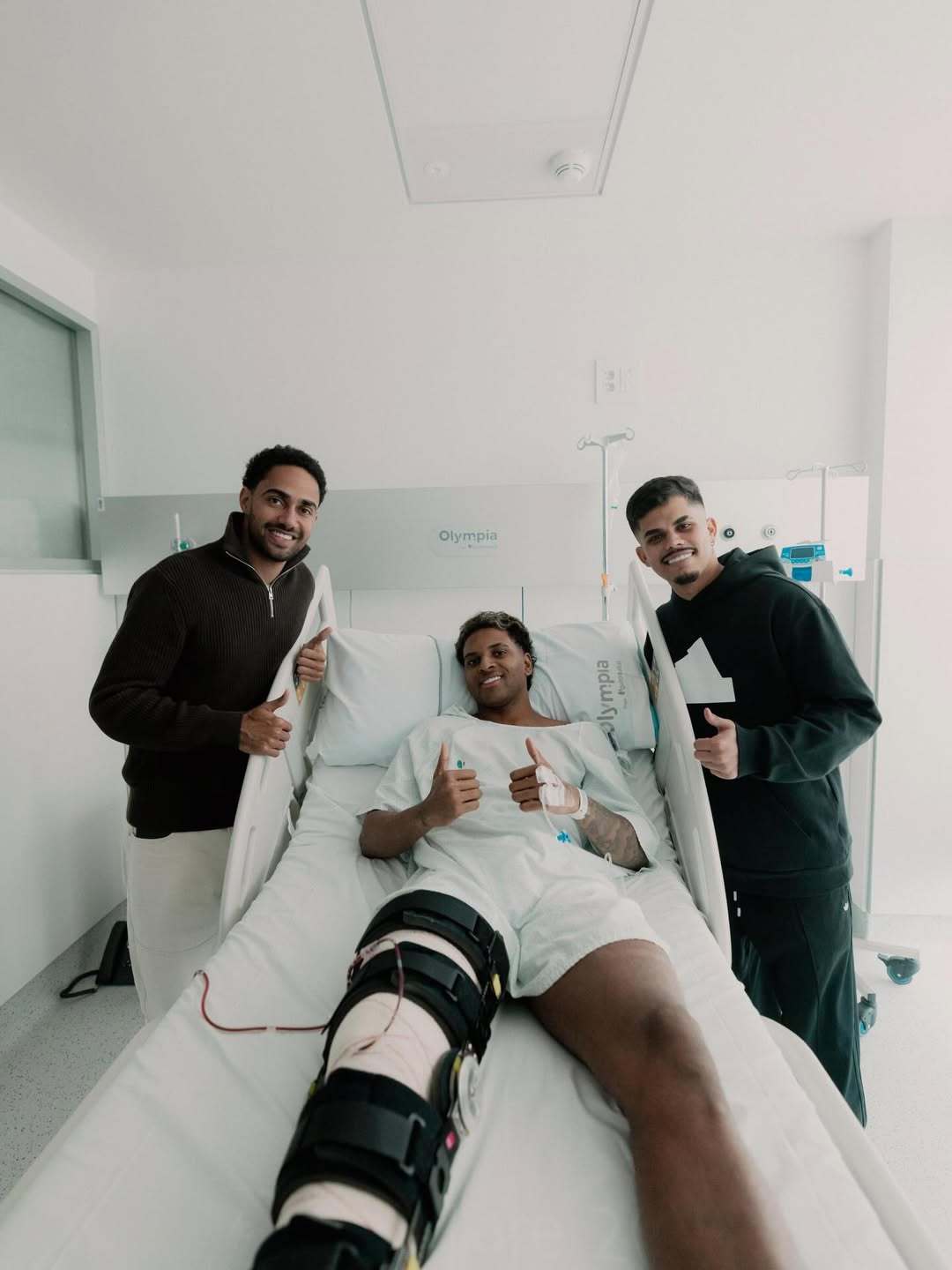 罗德里戈IG：感谢上帝，手术非常成功！今天，全新的故事开始了。一个全新的罗德里戈