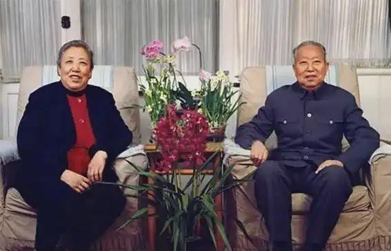 1971年初，华国锋调任北京工作，韩芝俊随同进京，先后任职于中国轻工业进出口公司