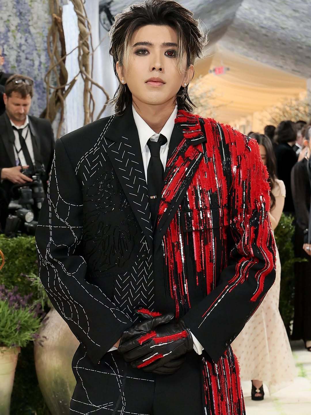 蔡徐坤2026MetGala红毯造型 