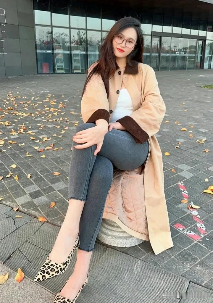 #微胖才是最美的,你认同吗?#在这个以瘦为美的时代，我常常感到自己格格不入。镜子
